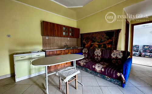 MAĎARSKO - SZENDRO 3 IZBOVÝ RODINNÝ DOM S VERANDOU