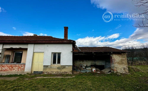 MAĎARSKO - SZENDRO 3 IZBOVÝ RODINNÝ DOM S VERANDOU