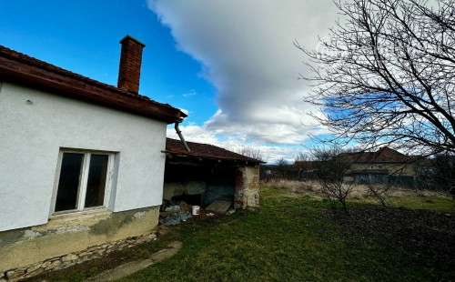 MAĎARSKO - SZENDRO 3 IZBOVÝ RODINNÝ DOM S VERANDOU