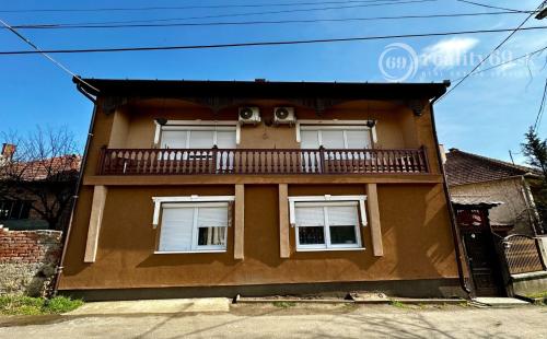 MAĎARSKO - SZENDRO LUXUSNÝ 4 IZBOVÝ ZREKONŠTRUOVANÝ RODINNÝ DOM