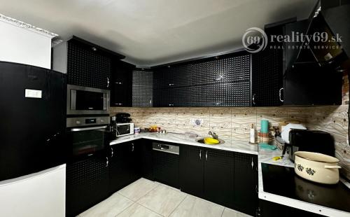 MAĎARSKO - SZENDRO LUXUSNÝ 4 IZBOVÝ ZREKONŠTRUOVANÝ RODINNÝ DOM