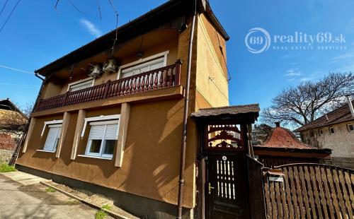 MAĎARSKO - SZENDRO LUXUSNÝ 4 IZBOVÝ ZREKONŠTRUOVANÝ RODINNÝ DOM