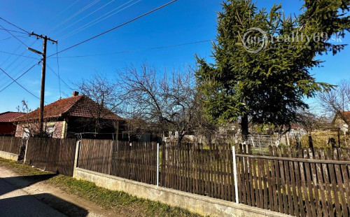 MAĎARSKO - SZENDRO PEKNÝ 2 IZBOVÝ ZREKONŠTRUOVANÝ RODINNÝ DOM S GARÁŽOU