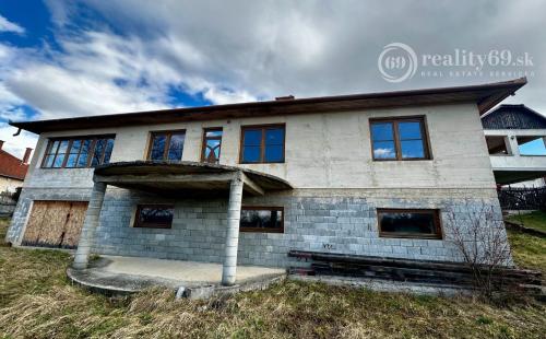 MAĎARSKO - SZENDRO PEKNÝ 5 IZBOVÝ RODINNÝ DOM S TERASOU A GARÁŽOU