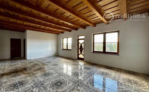 MAĎARSKO - SZENDRO PEKNÝ 5 IZBOVÝ RODINNÝ DOM S TERASOU A GARÁŽOU