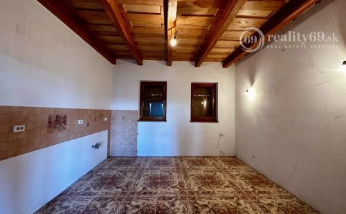 MAĎARSKO - SZENDRO PEKNÝ 5 IZBOVÝ RODINNÝ DOM S TERASOU A GARÁŽOU