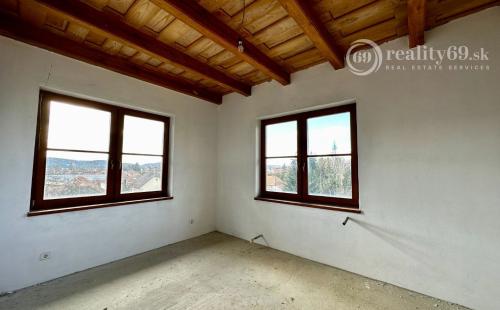 MAĎARSKO - SZENDRO PEKNÝ 5 IZBOVÝ RODINNÝ DOM S TERASOU A GARÁŽOU