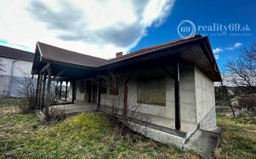 MAĎARSKO - SZENDRO PEKNÝ 5 IZBOVÝ RODINNÝ DOM S TERASOU A GARÁŽOU