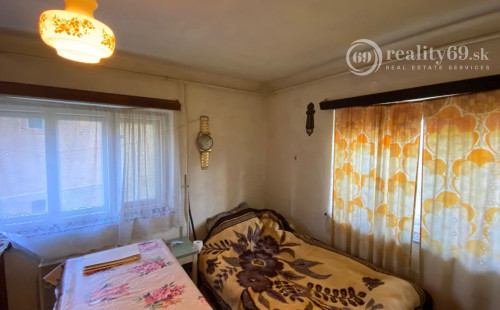 MAĎARSKO - SZUHOGY 4 IZBOVÝ POSCHODOVÝ RD S GARÁŽOU A LETNOU KUCHYŇOU