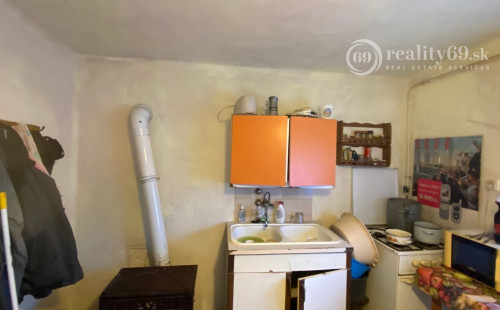 MAĎARSKO - SZUHOGY 4 IZBOVÝ POSCHODOVÝ RD S GARÁŽOU A LETNOU KUCHYŇOU