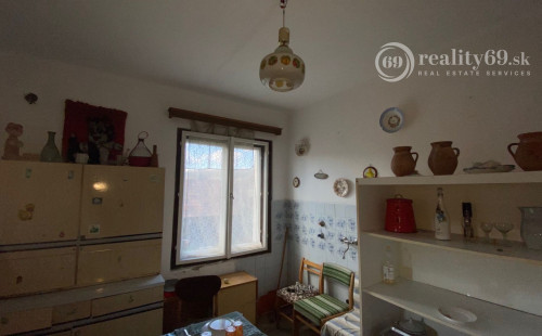 MAĎARSKO - SZUHOGY 4 IZBOVÝ POSCHODOVÝ RD S GARÁŽOU A LETNOU KUCHYŇOU