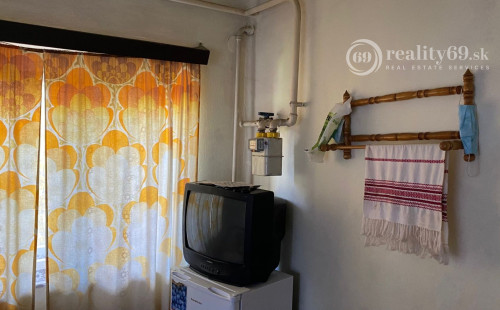 MAĎARSKO - SZUHOGY 4 IZBOVÝ POSCHODOVÝ RD S GARÁŽOU A LETNOU KUCHYŇOU