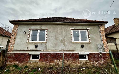 SUPER CENA - MAĎARSKO - SZUHOGY 2 IZBOVÝ ČIASTOČNE ZREKONŠTRUOVANÝ RODINNÝ DOM