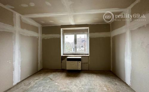 SUPER CENA - MAĎARSKO - SZUHOGY 2 IZBOVÝ ČIASTOČNE ZREKONŠTRUOVANÝ RODINNÝ DOM