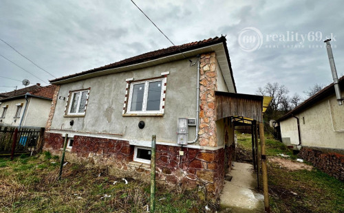 SUPER CENA - MAĎARSKO - SZUHOGY 2 IZBOVÝ ČIASTOČNE ZREKONŠTRUOVANÝ RODINNÝ DOM