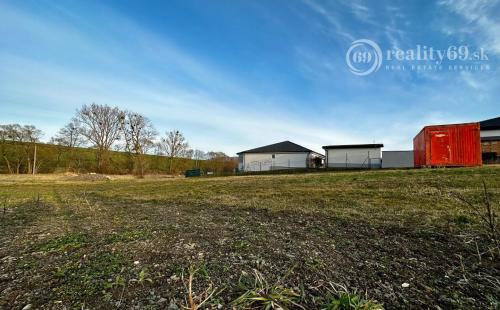ĎURĎOŠÍK - STAVEBNÝ POZEMOK NA PREDAJ LEN 16 KM OD KOŠÍC
