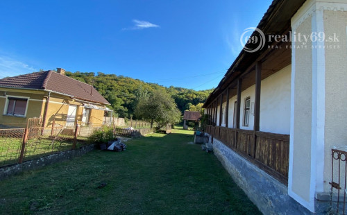 REZERVOVANÉ - MAĎARSKO - SZŐLŐSARDÓ SEDLIACKY DOM S VERANDOU A LETNOU KUCHYŇOU V KRÁSNOM PROSTREDÍ