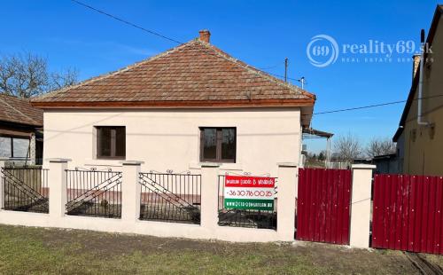 MAĎARSKO - ABAÚJKÉR RODINNÝ DOM PO KOMPLETNEJ REKONŠTRUKCII IHNEĎ VOĽNÝ