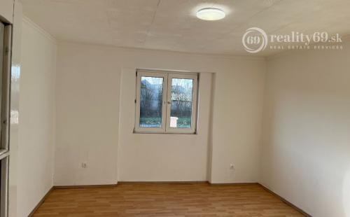 MAĎARSKO - ABAÚJKÉR RODINNÝ DOM PO KOMPLETNEJ REKONŠTRUKCII IHNEĎ VOĽNÝ