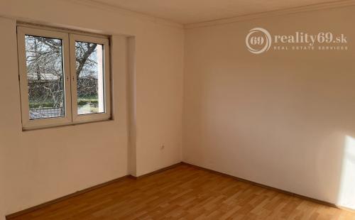 MAĎARSKO - ABAÚJKÉR RODINNÝ DOM PO KOMPLETNEJ REKONŠTRUKCII IHNEĎ VOĽNÝ