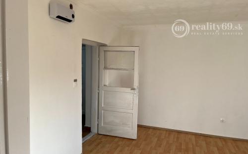 MAĎARSKO - ABAÚJKÉR RODINNÝ DOM PO KOMPLETNEJ REKONŠTRUKCII IHNEĎ VOĽNÝ