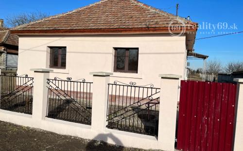 MAĎARSKO - ABAÚJKÉR RODINNÝ DOM PO KOMPLETNEJ REKONŠTRUKCII IHNEĎ VOĽNÝ