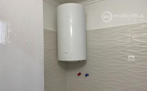 MAĎARSKO - ABAÚJKÉR RODINNÝ DOM PO KOMPLETNEJ REKONŠTRUKCII IHNEĎ VOĽNÝ