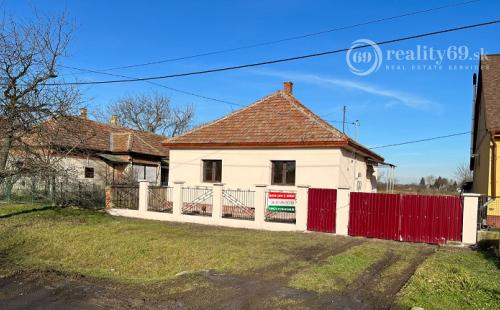 MAĎARSKO - ABAÚJKÉR RODINNÝ DOM PO KOMPLETNEJ REKONŠTRUKCII IHNEĎ VOĽNÝ