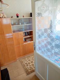 MAĎARSKO - SZUHOGY 5 IZBOVÝ POSCHODOVÝ RD S GARÁŽOU A HOSPODÁRSKOU BUDOVOU