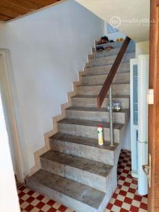 MAĎARSKO - SZUHOGY 5 IZBOVÝ POSCHODOVÝ RD S GARÁŽOU A HOSPODÁRSKOU BUDOVOU