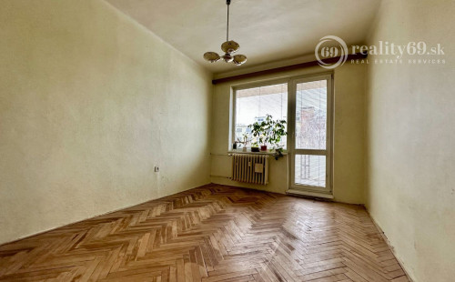 SEVER -  OBRANCOV MIERU - PEKNÝ TEHLOVÝ BYT PO REKONŠTRUKCII 55 M2 S BALKÓNOM.