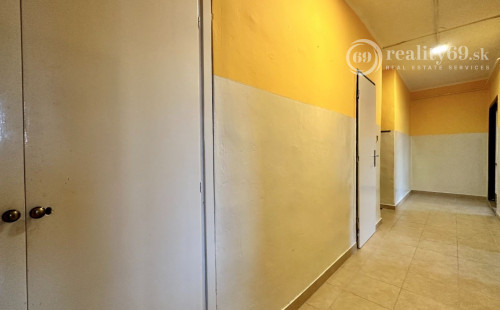 SEVER -  OBRANCOV MIERU - PEKNÝ TEHLOVÝ BYT PO REKONŠTRUKCII 55 M2 S BALKÓNOM.