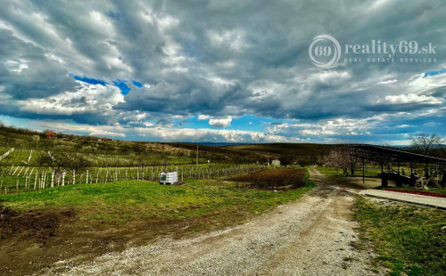 MAĎARSKO - EDELÉNY PEKNÝ RODINNÝ DOM S VEĽKÝM POZEMKOM LEN 85KM OD KOŠÍC