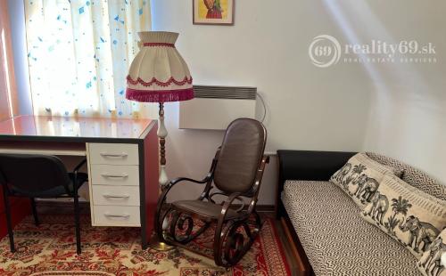 MAĎARSKO - SÁTORALJAUJHELY - SAROSPATAK - POSCHODOVÁ MUROVANÁ CHATA 10 KM OD TERMÁLNÉHO KÚPALISKA.