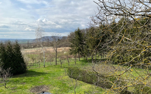 MAĎARSKO - SÁTORALJAUJHELY - SAROSPATAK - POSCHODOVÁ MUROVANÁ CHATA 10 KM OD TERMÁLNÉHO KÚPALISKA.