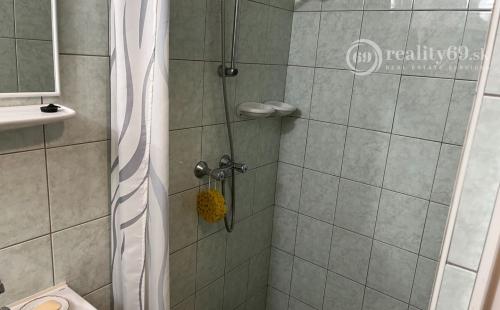 MAĎARSKO - SÁTORALJAUJHELY - SAROSPATAK - POSCHODOVÁ MUROVANÁ CHATA 10 KM OD TERMÁLNÉHO KÚPALISKA.