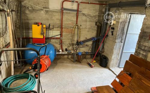 MAĎARSKO - SÁTORALJAUJHELY - SAROSPATAK - POSCHODOVÁ MUROVANÁ CHATA 10 KM OD TERMÁLNÉHO KÚPALISKA.