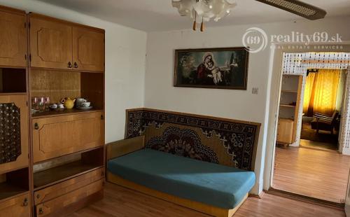 MAĎARSKO - VEGARDÓ 2,5 IZBOVÝ RODINNÝ DOM V PÔVODNOM STAVE, BLÍZKO KÚPALISKA.