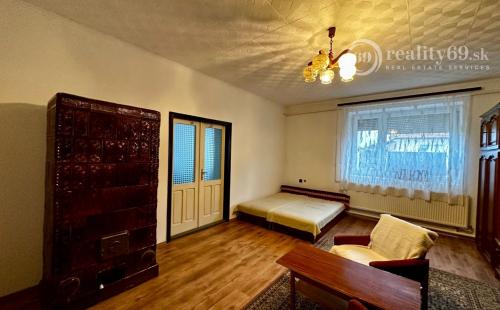 MAĎARSKO - ABAÚJSZÁNTÓ 3 IZBOVÝ RODINNÝ DOM.