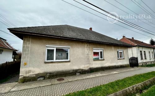 MAĎARSKO - ABAÚJSZÁNTÓ 3 IZBOVÝ RODINNÝ DOM.