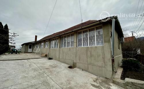 MAĎARSKO - FONY 4 IZBOVÝ RODINNÝ DOM PO ČIASTOČNEJ REKONŠTRUKCII S KLIMATIZÁCIOU