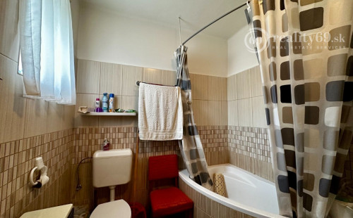 MAĎARSKO - GÖNC PEKNÝ 3 IZBOVÝ RODINNÝ DOM S VEĽKÝM POZEMKOM