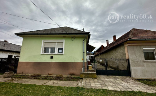 MAĎARSKO - GÖNC PEKNÝ 3 IZBOVÝ RODINNÝ DOM S VEĽKÝM POZEMKOM