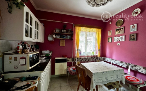 MAĎARSKO - GÖNC PEKNÝ 3 IZBOVÝ RODINNÝ DOM S VEĽKÝM POZEMKOM