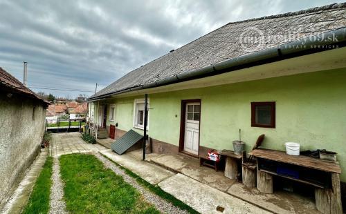 MAĎARSKO - GÖNC PEKNÝ 3 IZBOVÝ RODINNÝ DOM S VEĽKÝM POZEMKOM