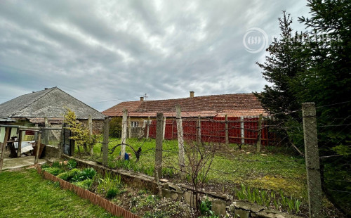 MAĎARSKO - GÖNC PEKNÝ 3 IZBOVÝ RODINNÝ DOM S VEĽKÝM POZEMKOM