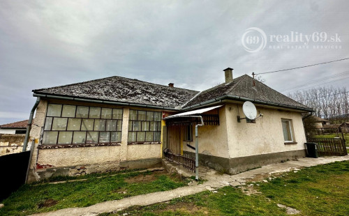 MAĎARSKO - HERNÁDCÉCE 3 IZBOVÝ RODINNÝ DOM VHODNÝ NA REKONŠTRUKCIU PODĽA PREDSTÁV.
