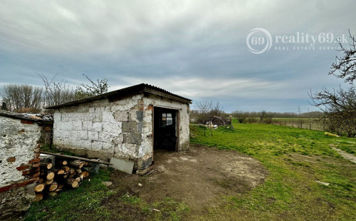 MAĎARSKO - HERNÁDCÉCE 3 IZBOVÝ RODINNÝ DOM VHODNÝ NA REKONŠTRUKCIU PODĽA PREDSTÁV.