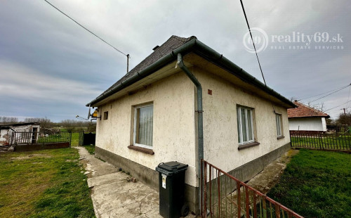 MAĎARSKO - HERNÁDCÉCE 3 IZBOVÝ RODINNÝ DOM VHODNÝ NA REKONŠTRUKCIU PODĽA PREDSTÁV.