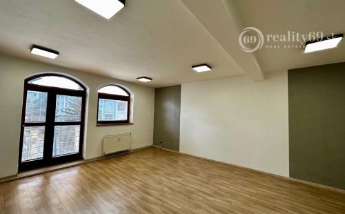 KOŠICE - NA PRENÁJOM KANCELÁRSKE PRIESTORY NA FLORIÁNSKEJ ULICI V BUDOVE EURODOM